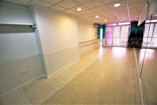 Local en Zona Pueblo