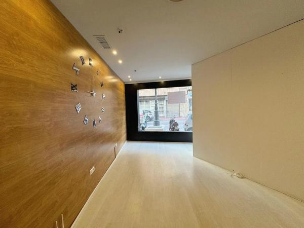 Local en avenida del País Valencià