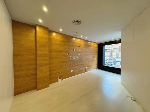 Local en avenida del País Valencià