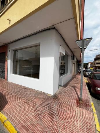 Local en calle Larramendi, 58