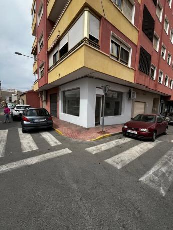 Local en calle Larramendi, 58