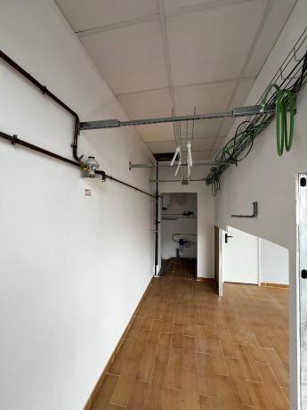 Local en calle Larramendi, 58