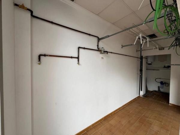 Local en calle Larramendi, 58