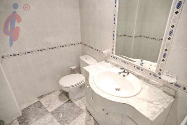 Local en calle Pintor Antonio López, 13