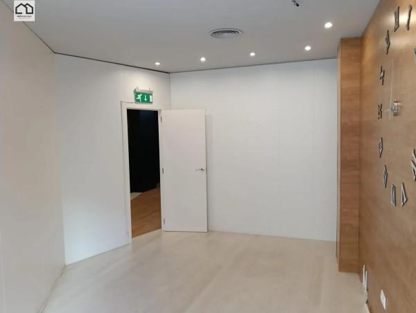 Local en Zona Pueblo