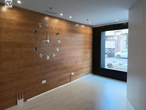 Local en Zona Pueblo