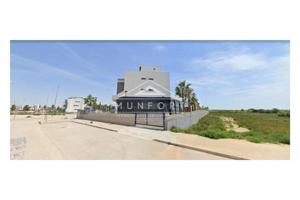 Local en Urbanizaciones