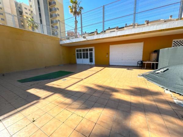 Local en avenida del Puerto, 12