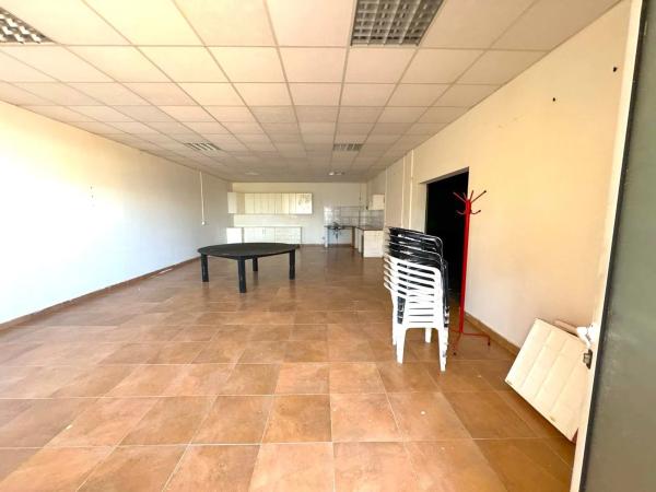 Local en avenida del Puerto, 12