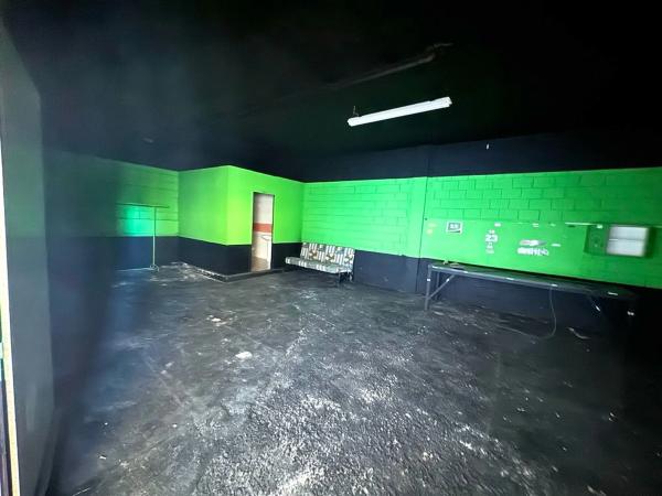 Local en avenida del Puerto, 12