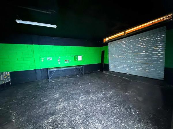 Local en avenida del Puerto, 12