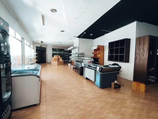 Local en avenida del País Valencià