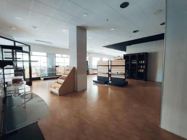 Local en avenida del País Valencià