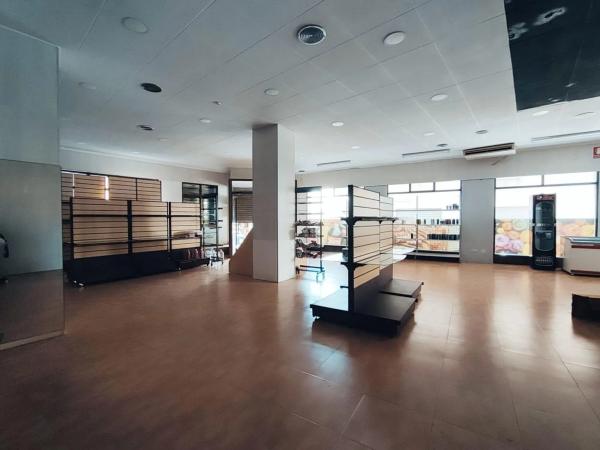 Local en avenida del País Valencià