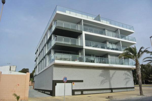 Local en carretera a La Playa