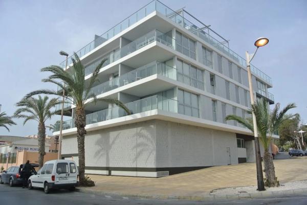 Local en carretera a La Playa