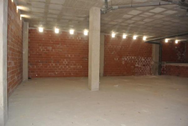 Local en carretera a La Playa