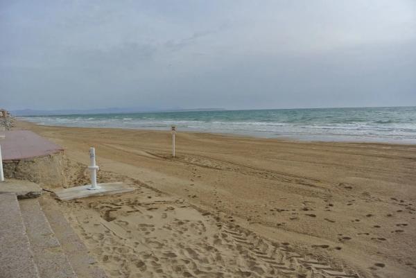 Local en carretera a La Playa