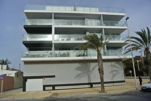 Local en carretera a La Playa