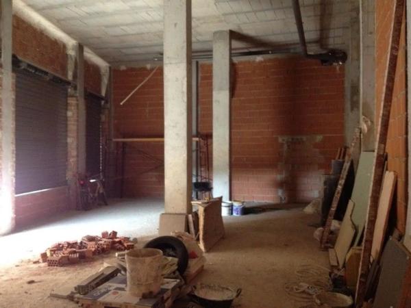 Local en calle Reyes Católicos, 17