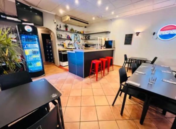 Local en avenida Tiro de Pichón, 24