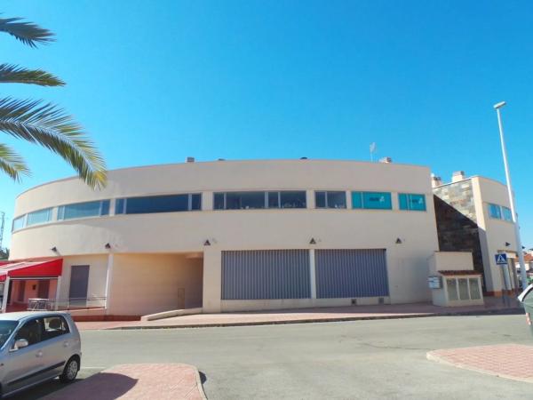 Local en calle Abeto