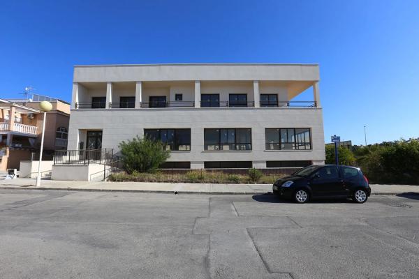 Local en Barrio La Zenia