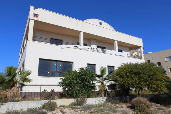 Local en Barrio La Zenia