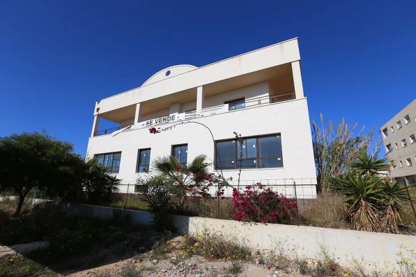 Local en Barrio La Zenia