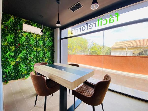 Local en carretera de Villamartín