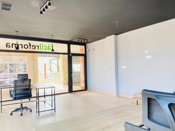 Local en carretera de Villamartín