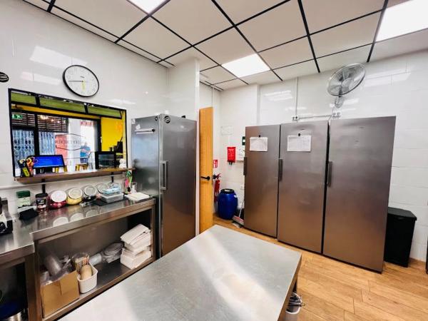 Local en calle Magallanes, 18