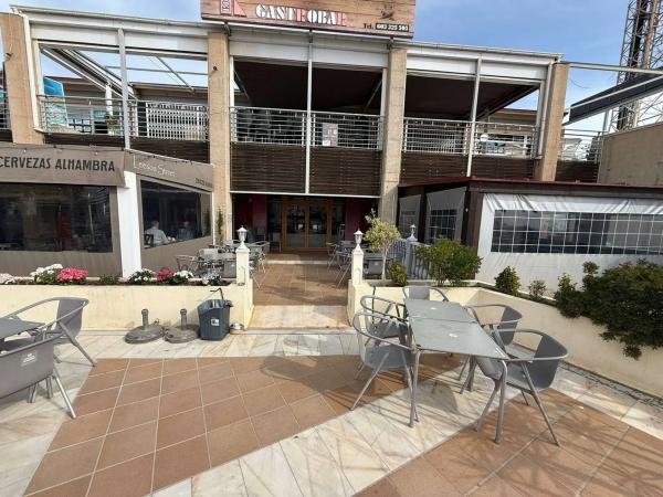 Local en calle manuel de falla s/n