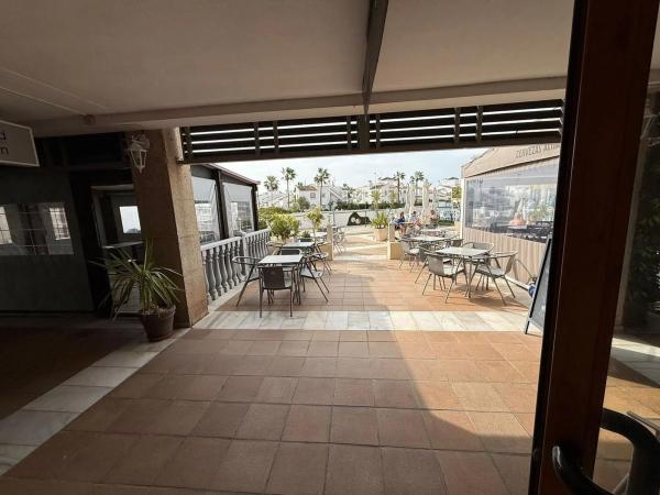 Local en calle manuel de falla s/n