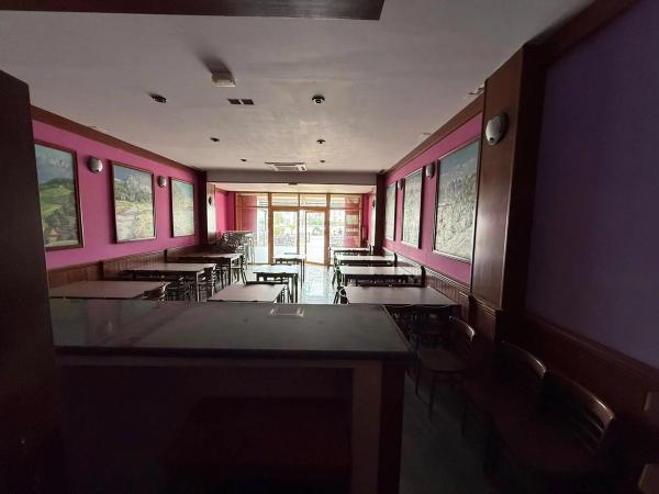 Local en calle manuel de falla s/n