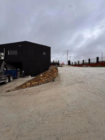 Nave en carretera de Hurchillo, 16