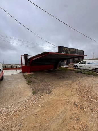 Nave en carretera de Hurchillo, 16