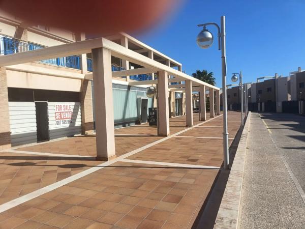 Local en calle Malaquita, 1