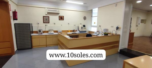 Local en calle Ramón y Cajal, 12