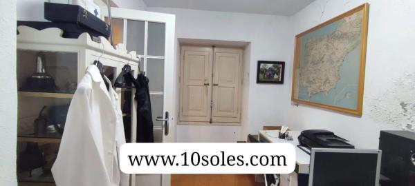 Local en calle Ramón y Cajal, 12