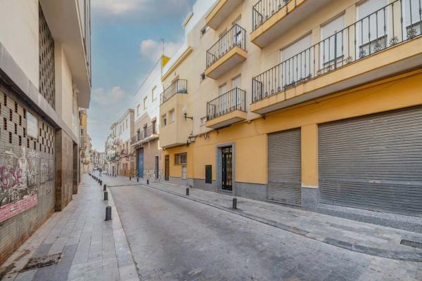 Local o nave en calle Adolfo Clavarana