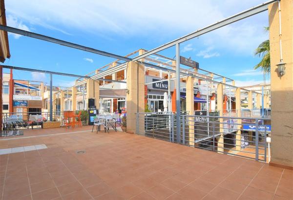 Local en calle Algarrobo, 1