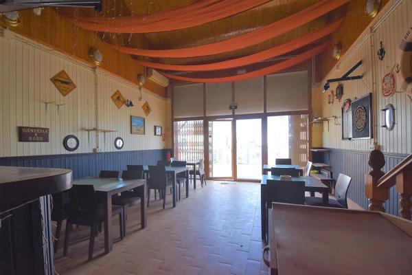 Local en calle Algarrobo, 1