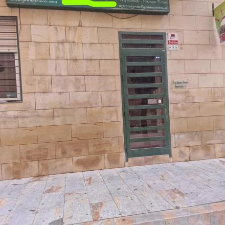 Local en calle Adolfo Clavarana