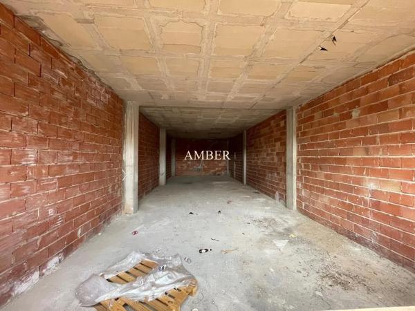 Local en calle Malaquita, 1