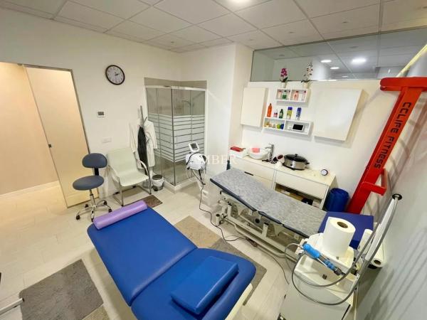 Local en calle Malaquita, 1