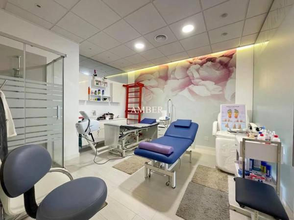 Local en calle Malaquita, 1