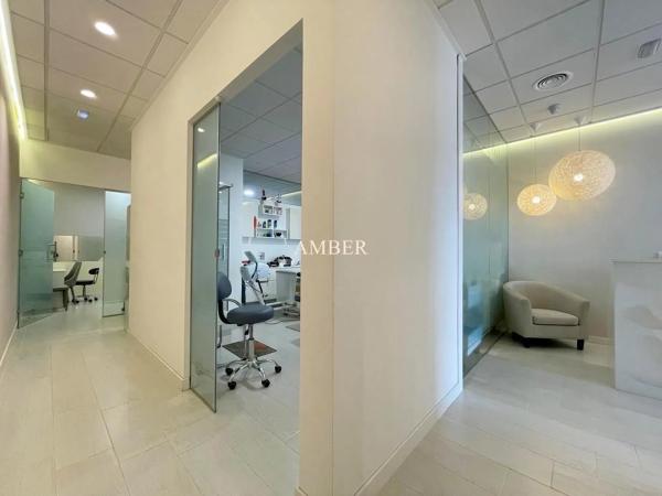 Local en calle Malaquita, 1