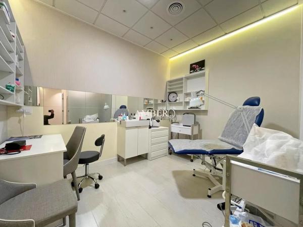 Local en calle Malaquita, 1