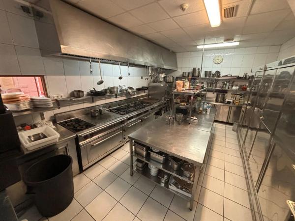 Local en carretera de Villamartín, 13